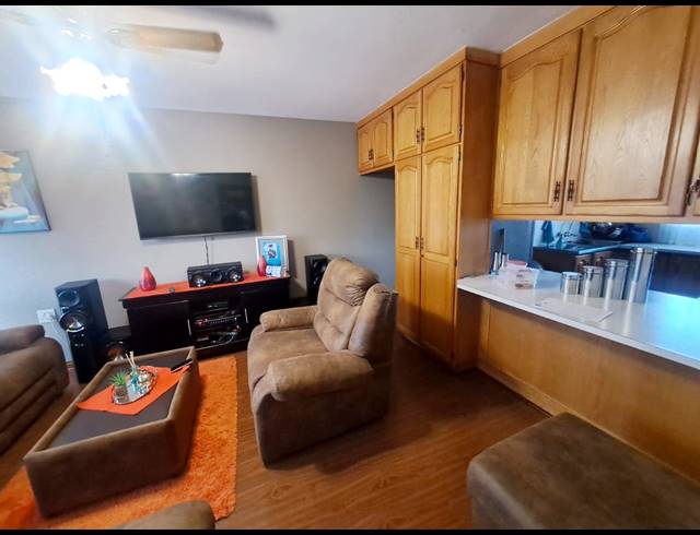 2 BEDROOM APARTMENT SOLD IN VANDERBIJLPARK CW 3